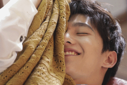 杨洋示范睡梦中撩人?每一个小动作都是大型心动现场!