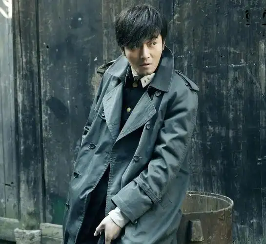 《面具背后》:果郡王李东学一人分饰两角,四角恋中苦苦挣扎