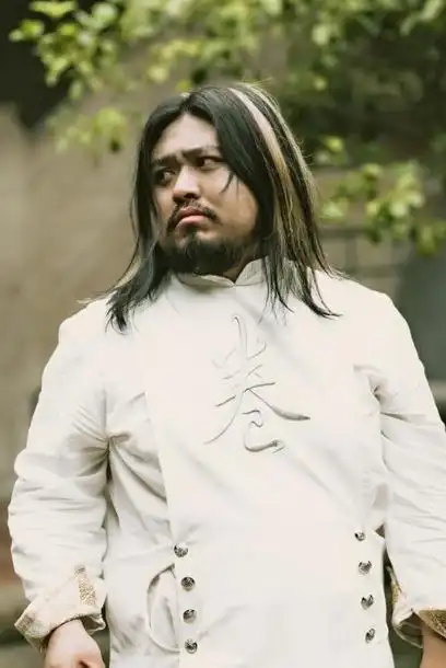 影视解说:《羞羞的铁拳》十年龙套的王成思,因为一张遗像火了