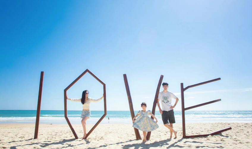 球员耿晓峰晒出一家三口旅游的照片