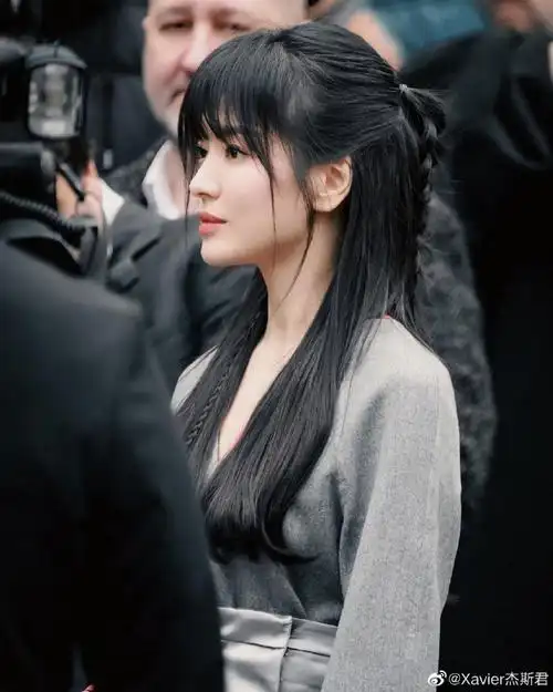 米兰时装周#上宋慧乔的几张侧面抓拍真·逆时光脸 07