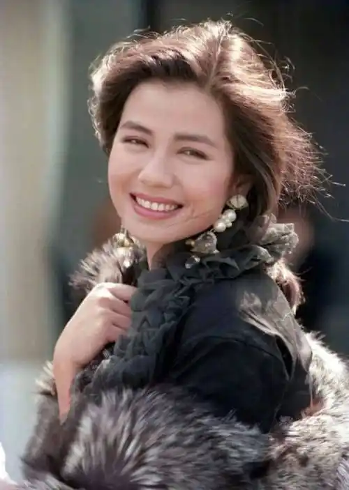 今年一定要试试复古港风,怎么穿都好看