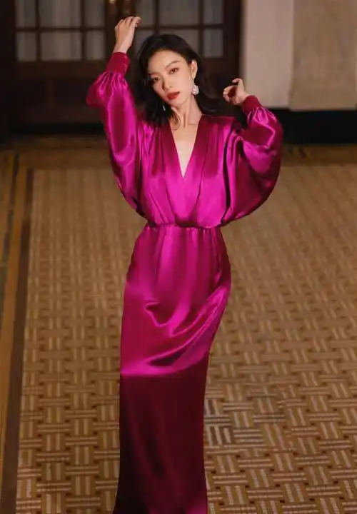 倪妮玫红色深v长裙写真,华丽复古,美艳明媚_设计_女王_大气