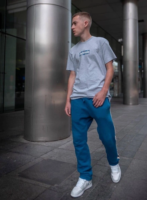 小鬼王嘉尔的休闲运动裤不运动也能cool