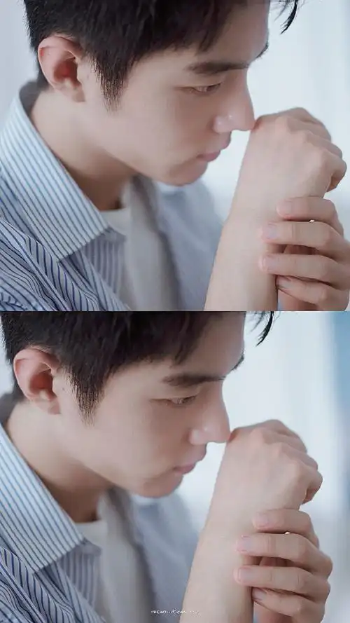 肖战条纹衬衫造型##肖战蓝色条纹衬衫造型