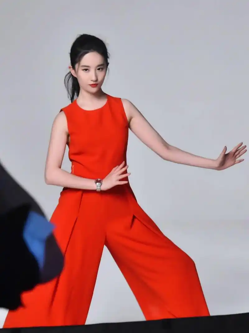 红衣美人刘亦菲