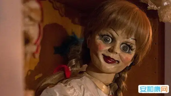 世界上十大灵异娃娃有哪个最恐怖安娜贝尔菊子罗伯特娃娃2