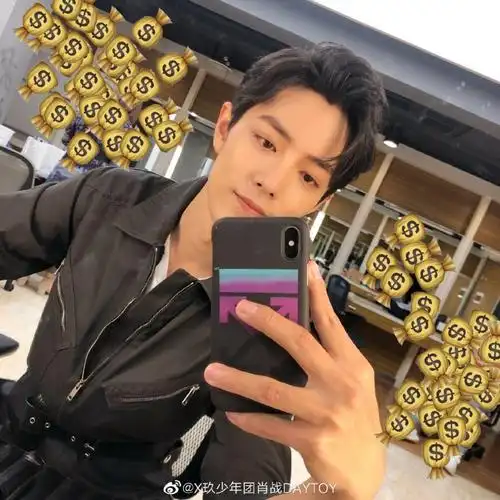 魏无羡上线肖战晒自拍对镜灿笑撒娇清爽帅气