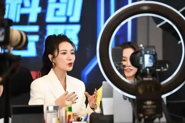 薇娅的隐与显|直播间|李佳琦|女主播|社交平台_网易订阅