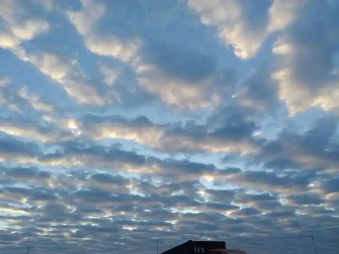 早晨的千层云#手机摄影