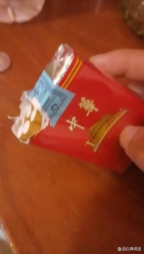 广东广州,一男子到ktv唱歌喝酒时,因觉得ktv卖的华子香烟太贵,于是到