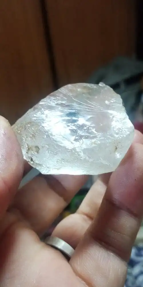 朋友们看看这颗钻石原石怎么样?