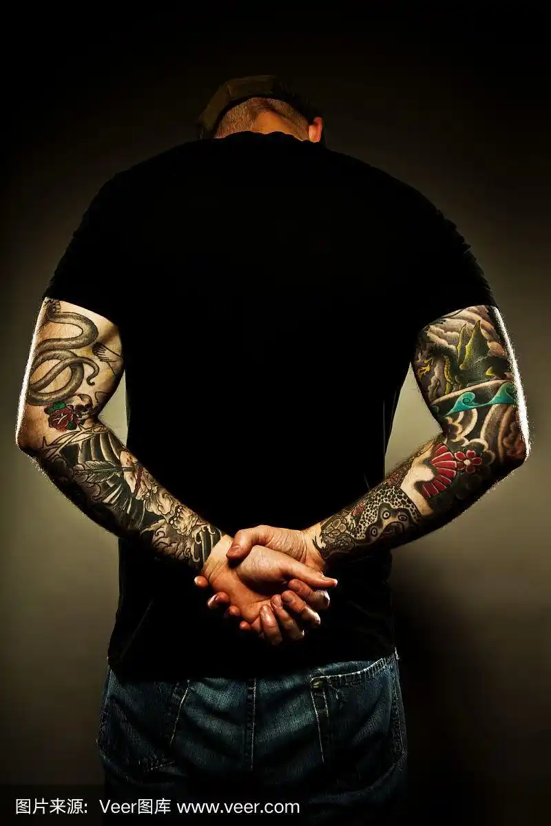 纹身的男人