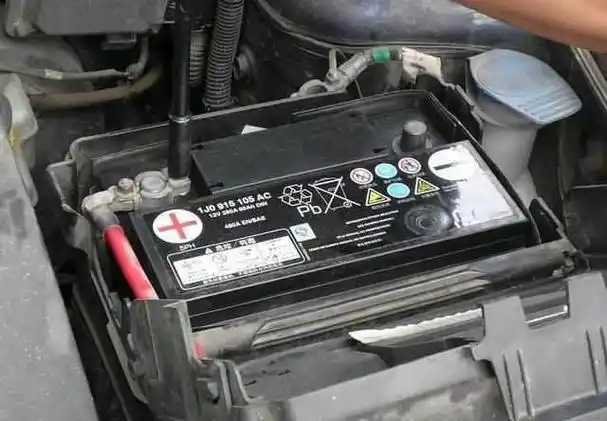 汽车蓄电池经常亏电?救援麻烦?脱坑小技巧学起来|电瓶|负极|电池寿命_