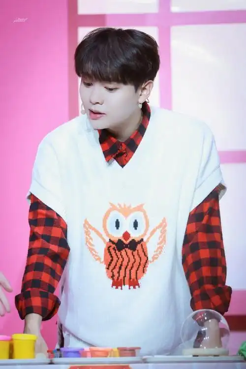 尤长靖出席汤圆粉丝见面会 穿着软萌可爱有朝气