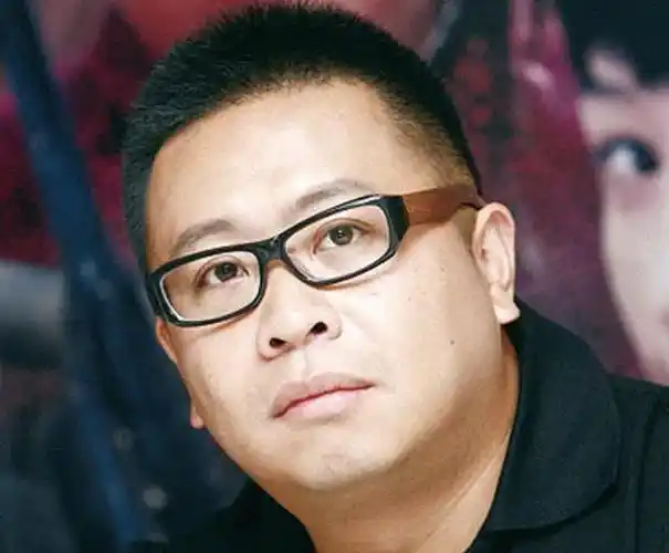 李健:19岁演戏,42岁因《狂飙》走红,娶了初中恋人成好男人