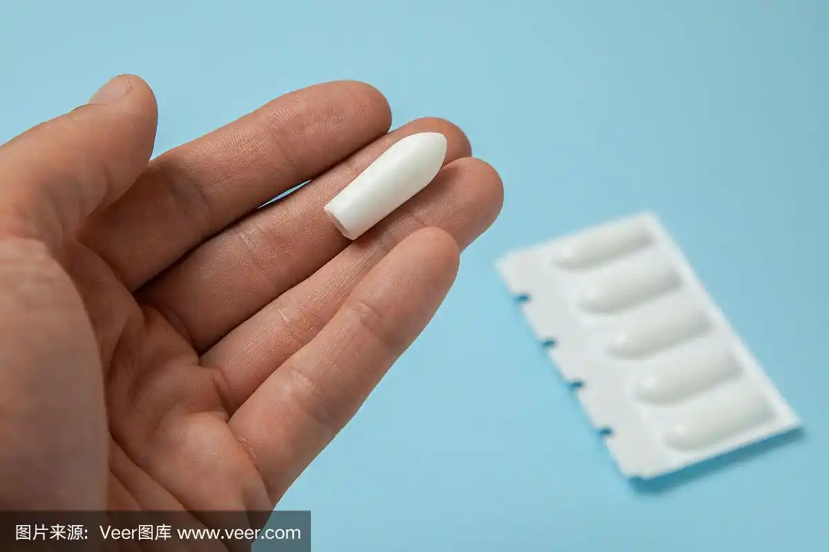 用于男人肛门或阴道的栓剂.蜡烛治疗痔疮,温度,鹅口疮