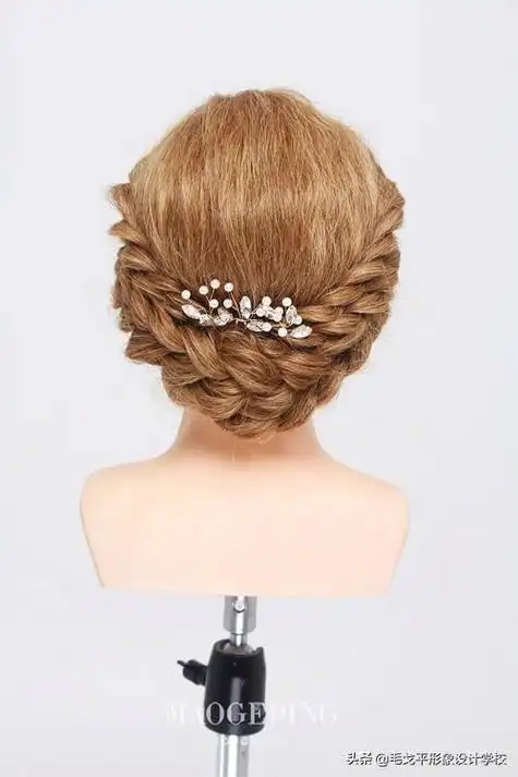 还不会盘发?快跟着学起来吧