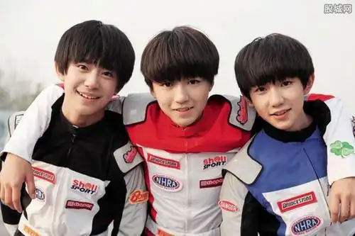 tfboys三周年演唱会tfboys粉丝打架为抢座