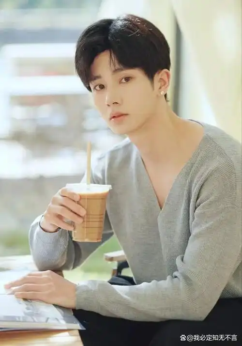 这几年随着抖音,快手等平台的兴起,越来越多的人喜欢看短视频,这也