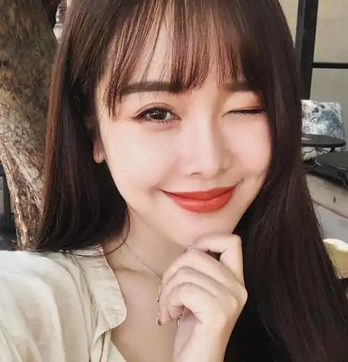 发量少大圆脸女生发型