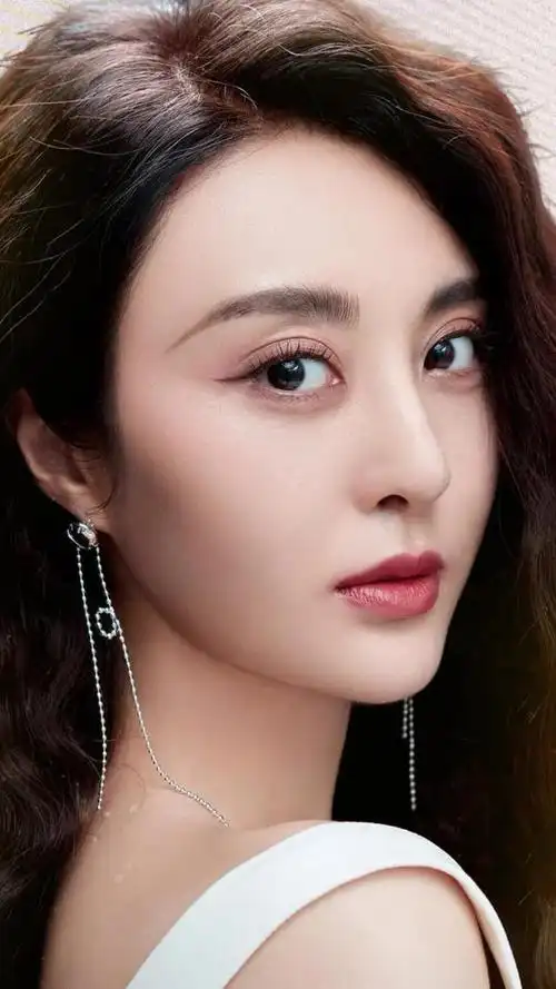 甘露高清性感写真|甘露(中国演员)_网易订阅