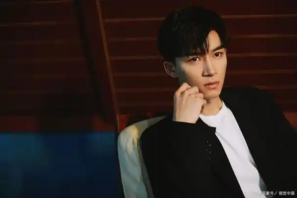 故事错把大老板当成私人助理后他夜夜纠缠