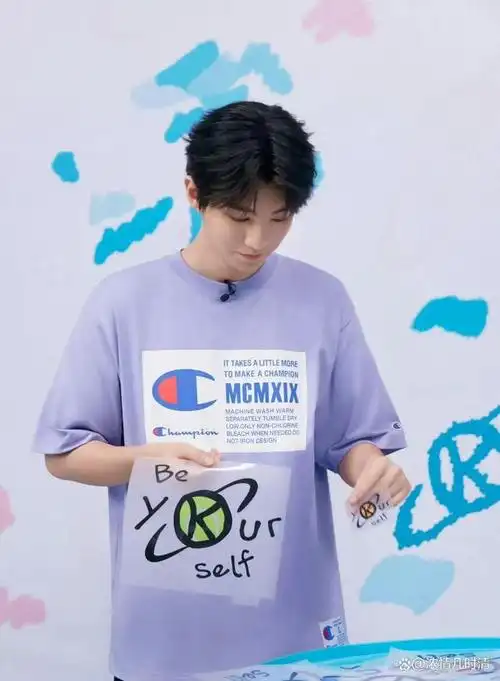 王俊凯自曝春节胖15斤,一米八的个子135斤还是太瘦了!