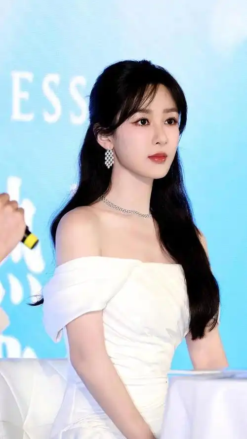 又被杨紫折服了随便一穿就很显高级气质没得挑