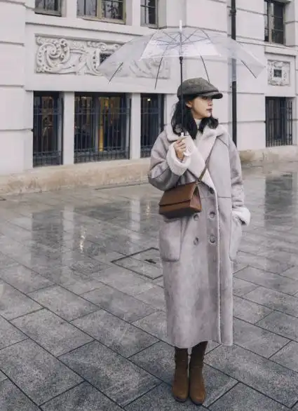 2021年冬天流行皮毛一体外套搭配这6款下装时髦又高级