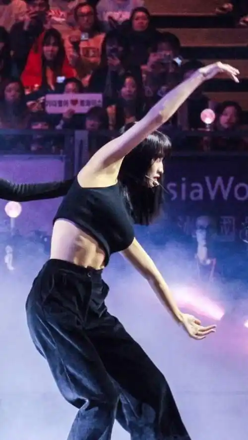 腹肌不再是男生的专利盘点13位拥有名品腹肌的韩国女爱豆