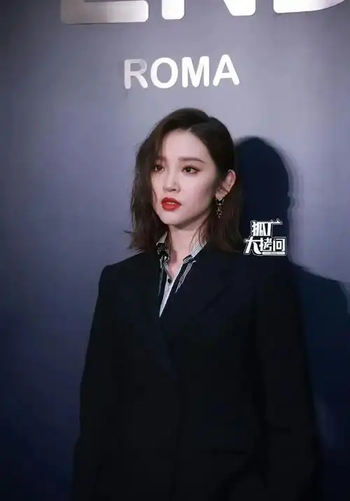 唐艺昕今日上海线下活动生图出炉啦是笑容满分的甜心啊