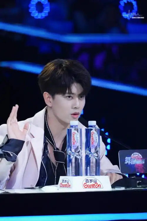 任嘉伦舞者生图