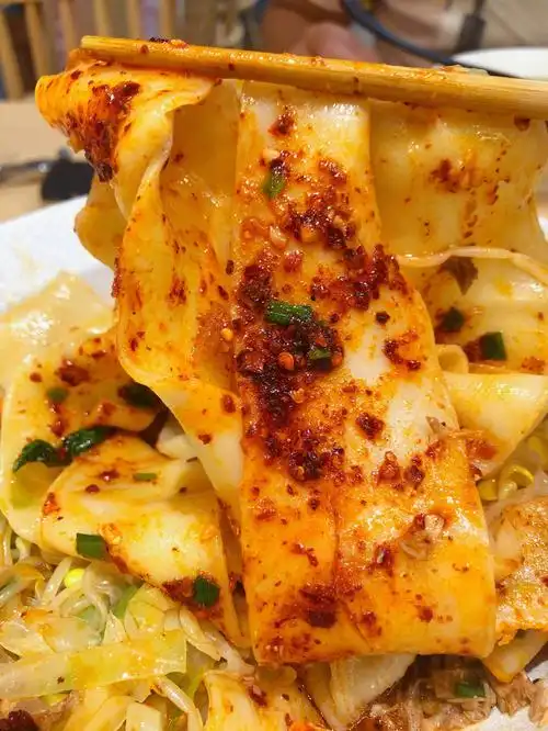 这碗油泼辣子面太有食欲了