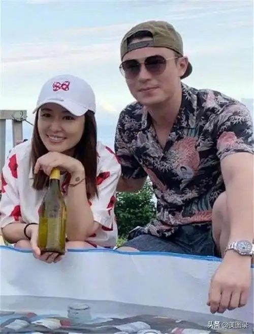 林心如和霍建华,林心如穿卡通皮肤蜡黄难掩阿姨感,老公男神依旧