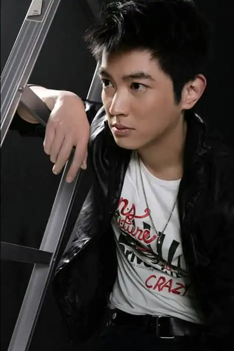 杜江签约赵宝刚旗下成孙红雷的同门师弟图