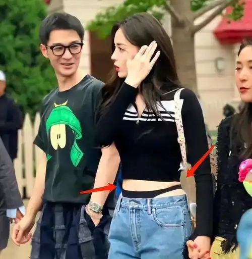 上次这样被批评的还是王嘉尔.内裤,是穿在身体下层的短裤.