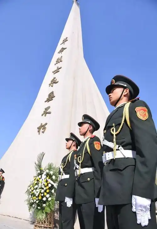 头条缅怀革命先烈弘扬爱国精神我市开展清明祭英烈活动