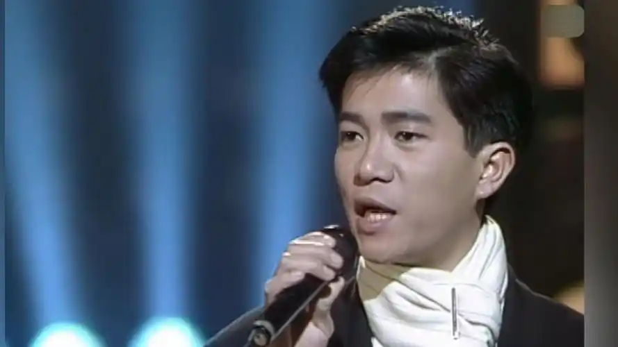 陈百强九十年代高清现场,一首自己作曲的经典老歌