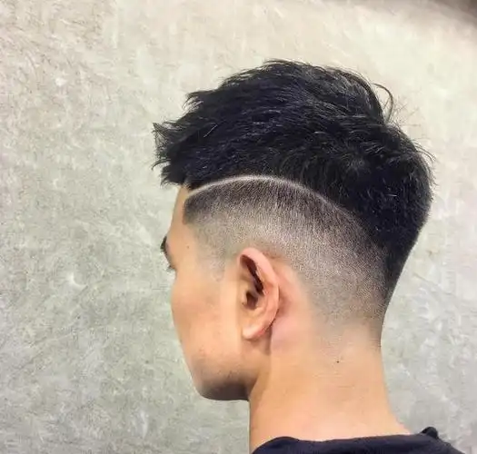 两边铲清短发,精神又帅气,简单易打理