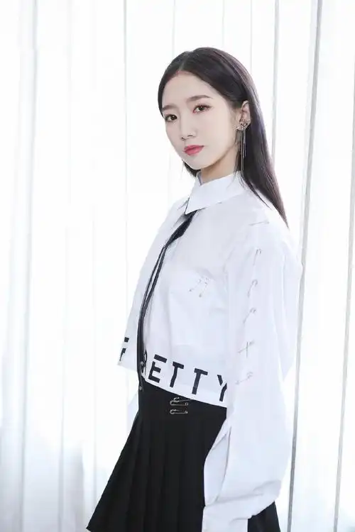 孟美岐电影微博之夜性感图片