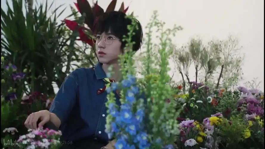 贺峻霖  人相描绘师 还会一点调查,在案发地点采集信息