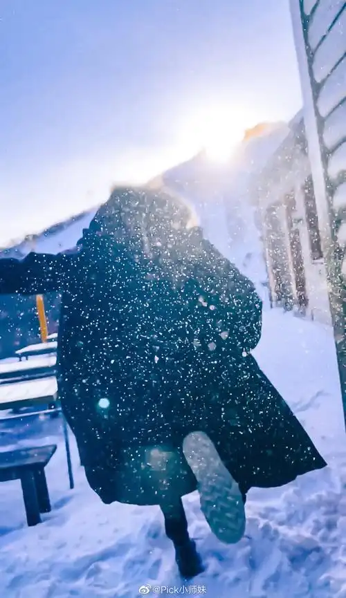 会有人不想拥抱这个背影? 我不信|宋亚轩_新浪新闻