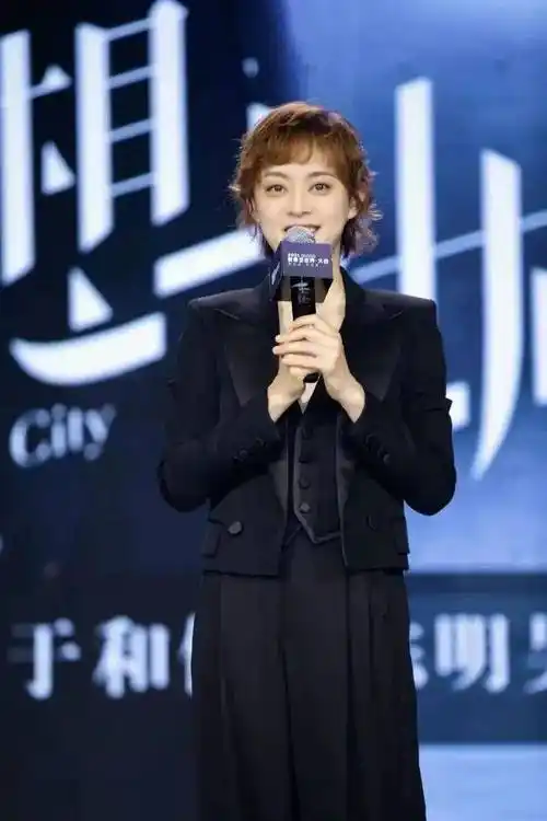 孙俪新发型重返二十岁!短发卷发挑染绝对可爱_时尚_分析_气质
