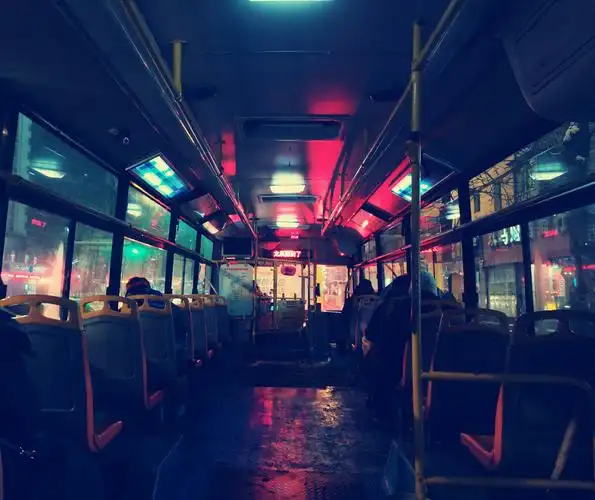 夜晚公交车