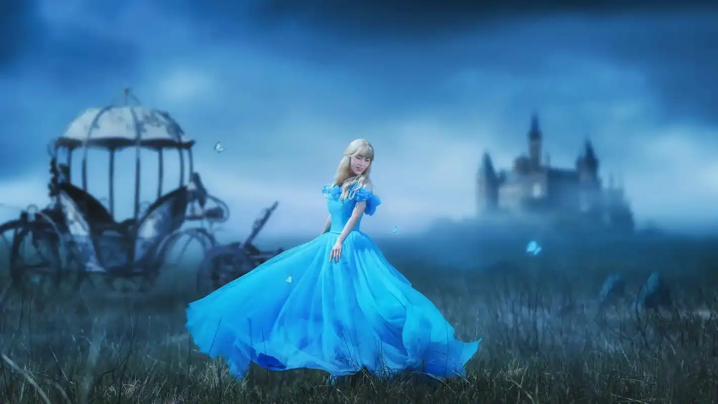 迪士尼在逃公主灰姑娘#迪士尼公主系列 #灰姑娘 #桂林摄影 - 抖音