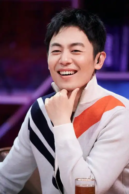 中"情感顾问"朱亚文关于婚姻与爱情的金句引众人共鸣,"姨夫笑"惹网友