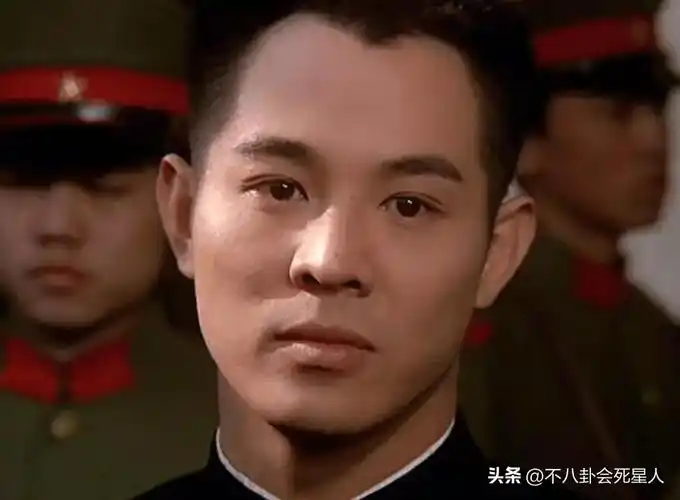 60岁回国捞金被骂惨,李连杰哭诉:我一直在努力为人民服务_网友_国籍