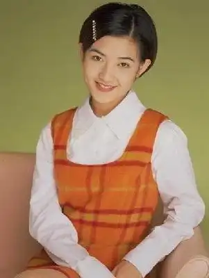 在最失意的时候,范晓萱还患上了严重的抑郁症,更一度跳楼自杀,多亏