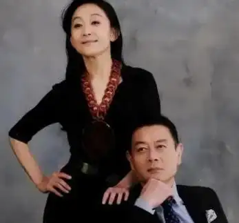 不结婚但有固定搭子,这8对明星情侣观念超前,有的孩子快成年了